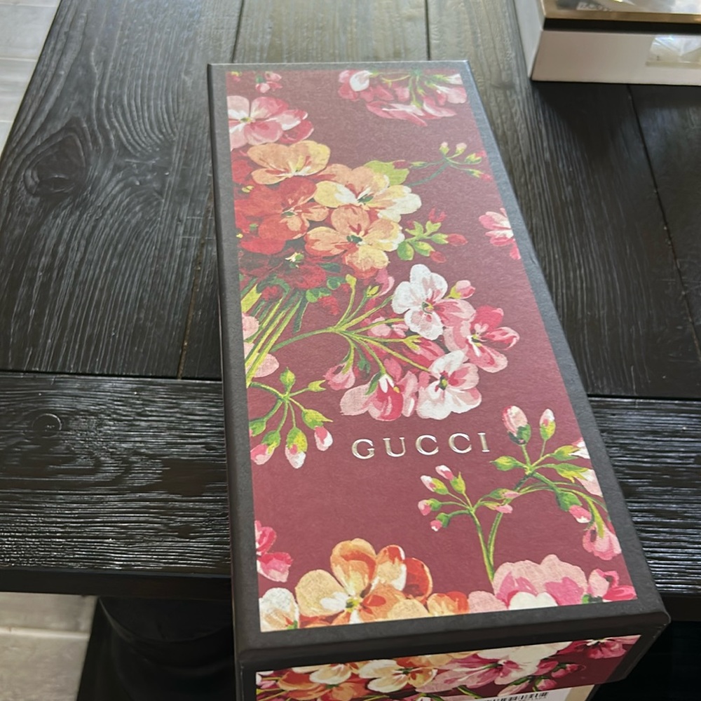 Gucci slides size 6 floral print w gg logal preloved